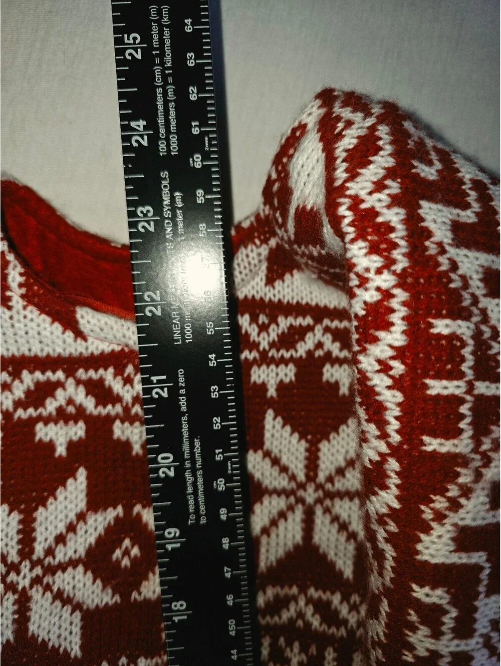 Red and white Nordic snowflake Christmas tree skirt
